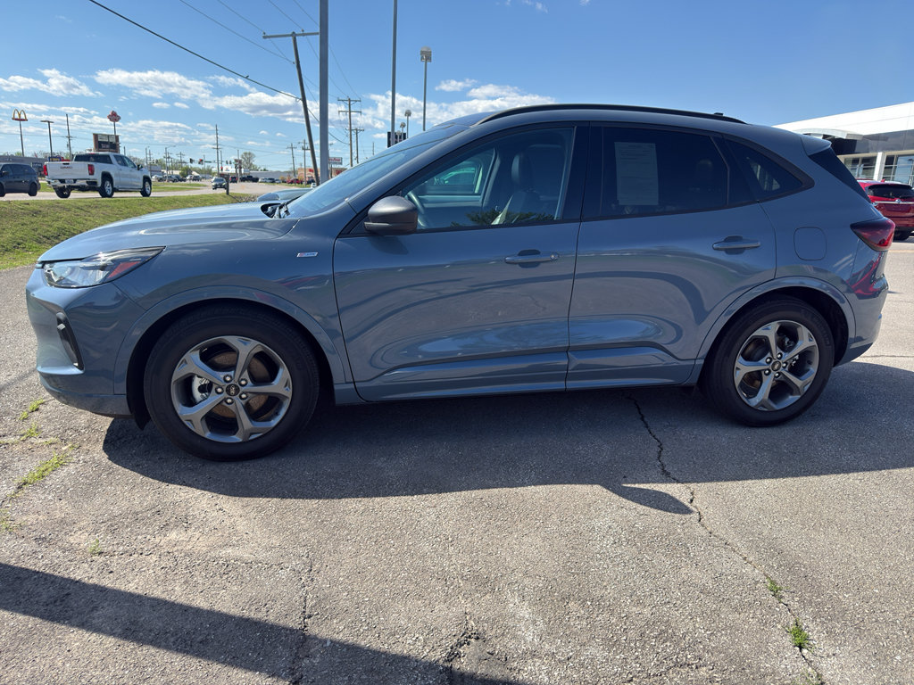 Used 2023 Ford Escape ST-Line w/ Tech Pack #1 FWD image 1