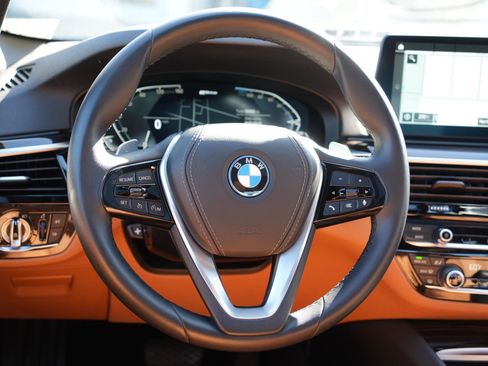 Used 2023 BMW 530e w/ Premium Package image 22