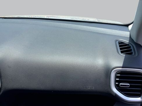 Used 2025 Hyundai Venue SEL FWD image 19