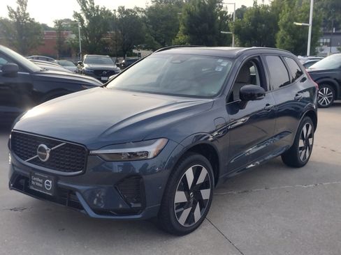 Certified 2025 Volvo XC60 T8 Plus w/ Protection Package Premier image 6