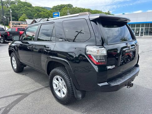 Used 2020 Toyota 4Runner SR5 AWD/4WD image 3