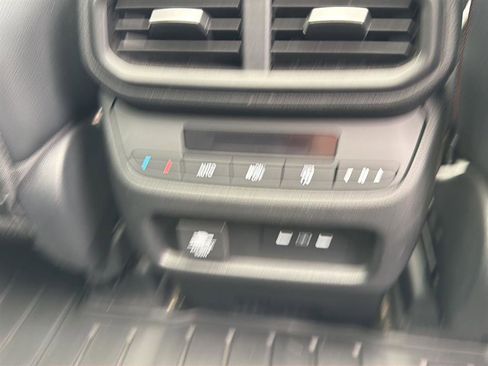 Used 2025 Honda Pilot TrailSport image 11