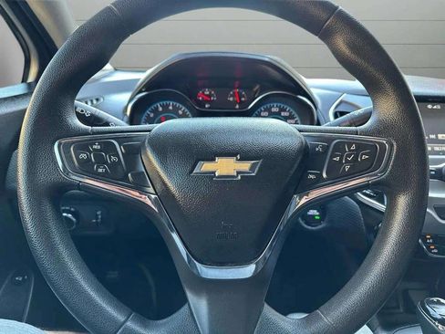 Used 2018 Chevrolet Cruze LT w/ Convenience Package image 22
