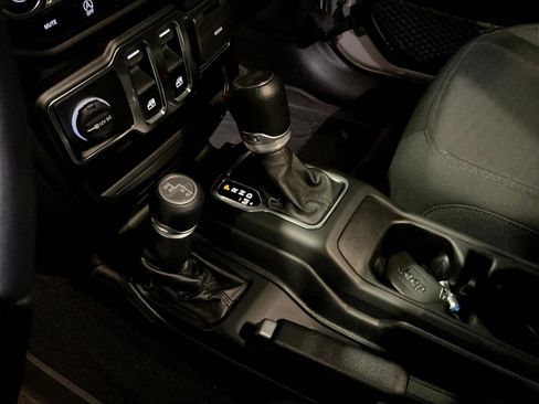 Used 2022 Jeep Wrangler Sport AWD/4WD image 16