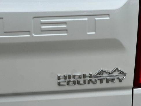 Used 2025 Chevrolet Silverado 1500 High Country AWD/4WD image 12