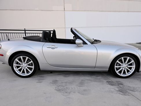 Used 2007 MAZDA MX-5 Miata Touring w/ Suspension Pkg image 10