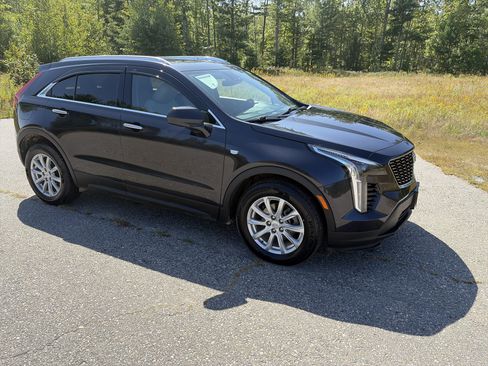 Used 2022 Cadillac XT4 Luxury w/ Cold Weather Package AWD/4WD image 3