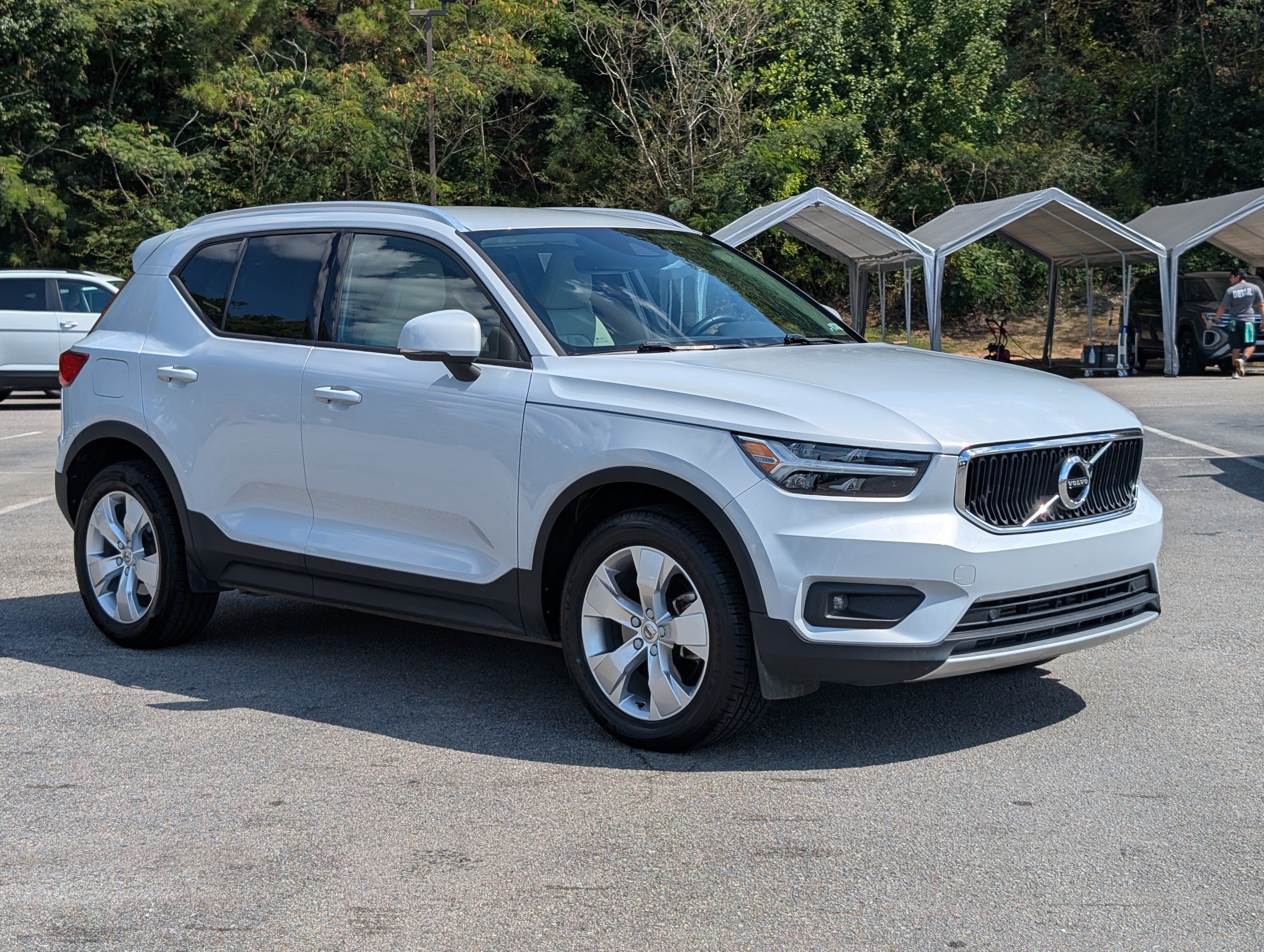 Used 2021 Volvo XC40 T4 Momentum FWD image 11