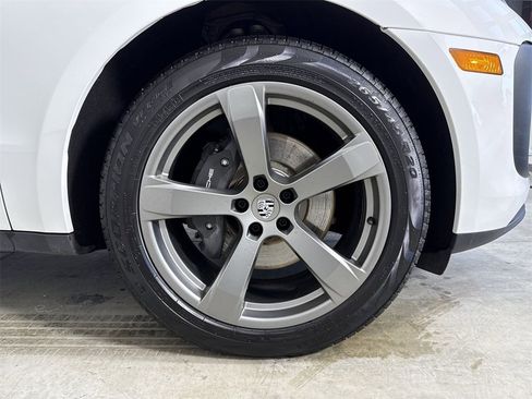 Certified 2023 Porsche Macan image 15