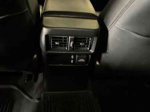 Used 2025 Toyota 4Runner TRD Off-Road Premium AWD/4WD image 29