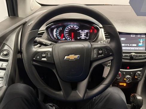 Used 2017 Chevrolet Trax LS w/ Fleet Convenience Package FWD image 28