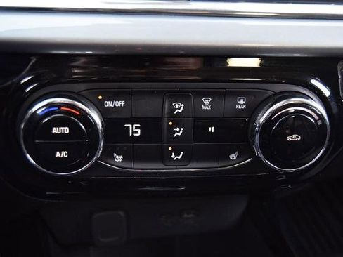 Used 2025 Chevrolet Trax LT w/ LT Convenience Package image 13