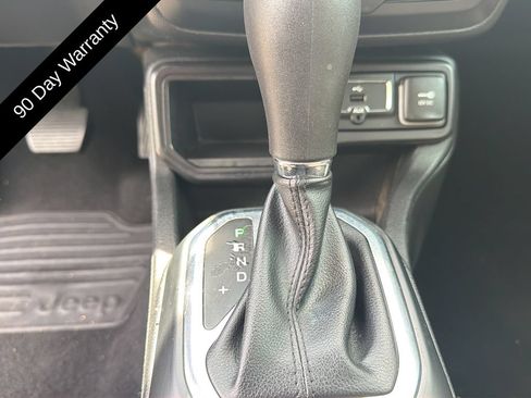 Used 2018 Jeep Renegade Latitude FWD image 28