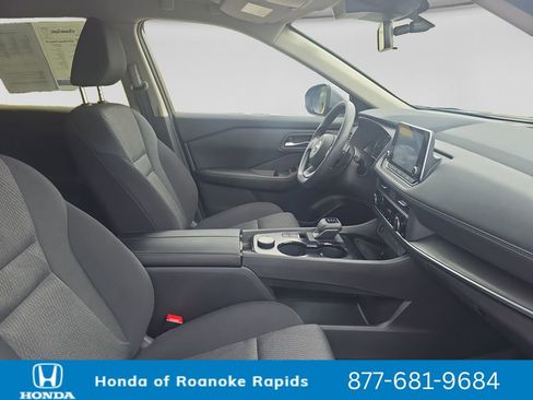 Used 2024 Nissan Rogue SV AWD/4WD image 17