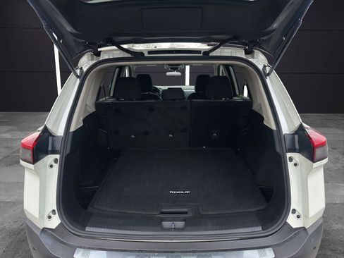 Used 2021 Nissan Rogue SV image 11