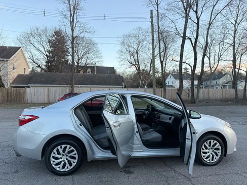 Used 2014 Toyota Corolla LE image 10