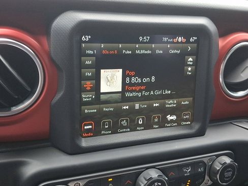 Used 2021 Jeep Wrangler Unlimited Rubicon AWD/4WD image 17