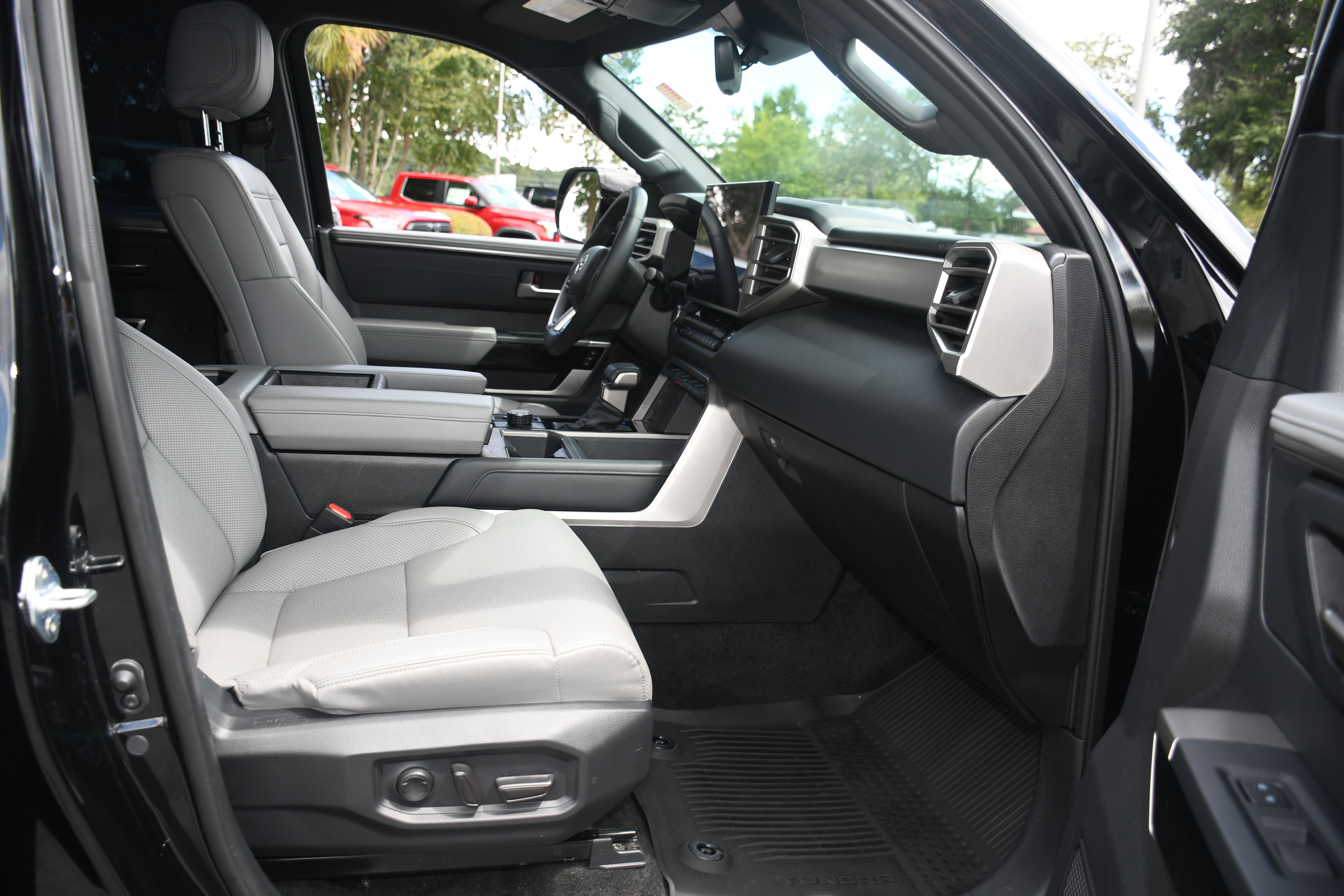 Certified 2025 Toyota Tundra Limited AWD/4WD image 23