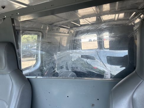 Used 2010 Ford E-250 and Econoline 250 image 11