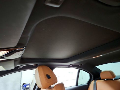 Used 2020 BMW 330i Sedan w/ M Sport Package RWD image 15
