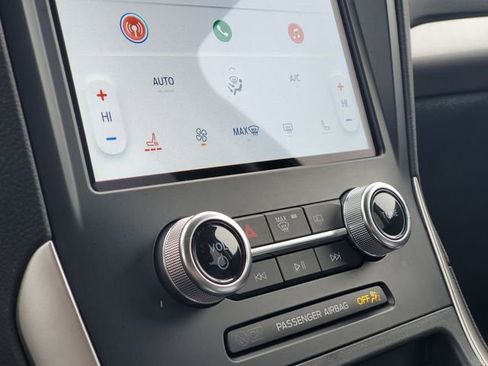 Used 2024 Ford Edge SEL image 21