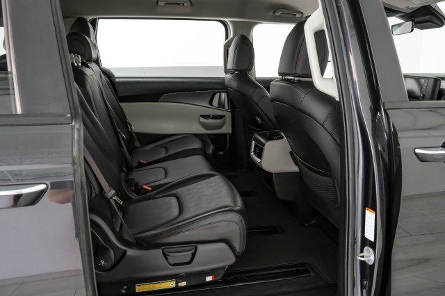 Used 2023 Kia Carnival LX FWD image 36