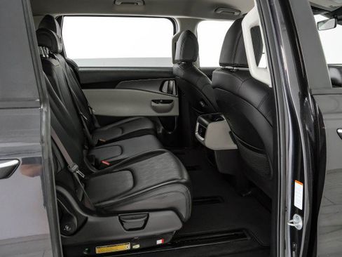 Used 2023 Kia Carnival LX FWD image 36