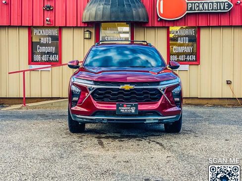 Used 2025 Chevrolet Trax LT w/ LT Convenience Package image 3