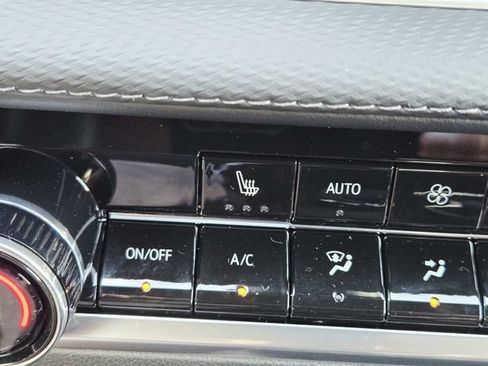 New 2027 Chevrolet Equinox LT w/ Convenience Package II FWD image 23