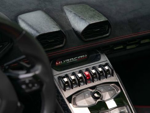 Used 2019 Lamborghini Huracan Performante AWD/4WD image 49