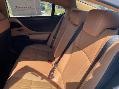 New 2025 Lexus ES 350 Ultra Luxury image 14
