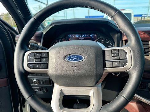 Used 2022 Ford Expedition Max Limited image 18