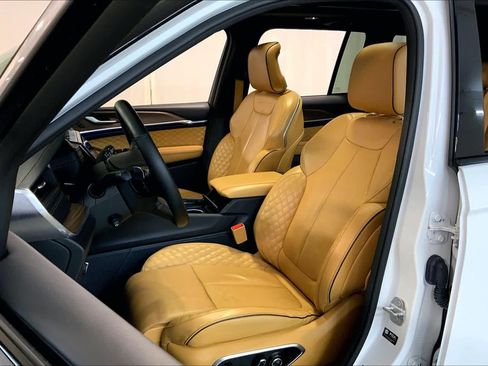 Used 2022 Jeep Grand Cherokee Summit image 8