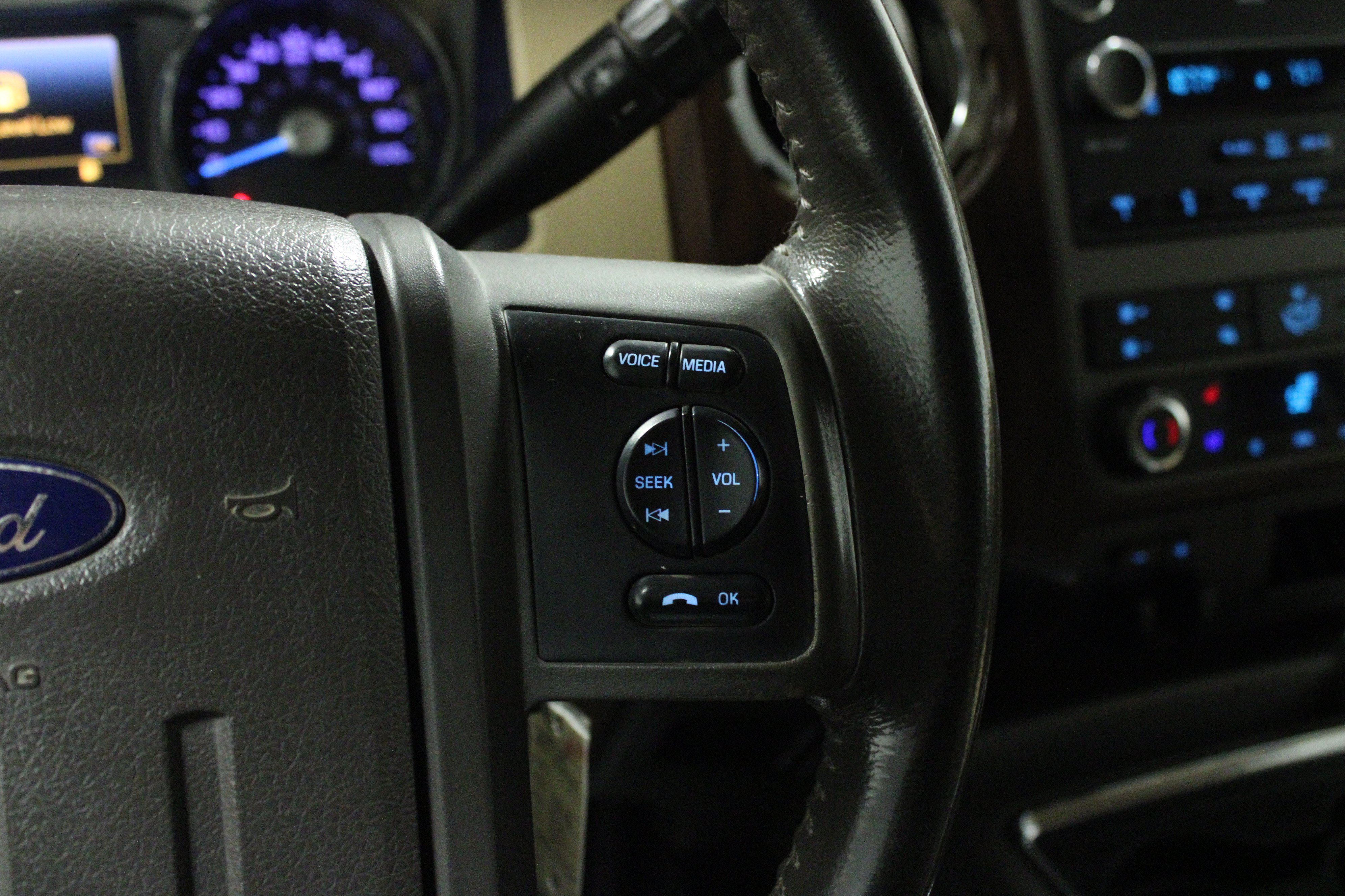 Used 2011 Ford F250 Lariat w/ Lariat Interior Pkg AWD/4WD image 38