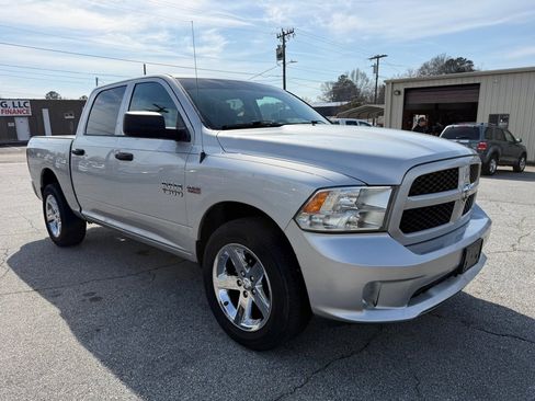 Used 2016 RAM 1500 Express image 3