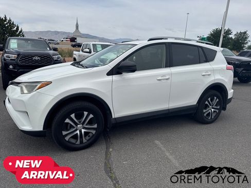 Used 2018 Toyota RAV4 LE w/ Carpet Mat Package AWD/4WD image 17