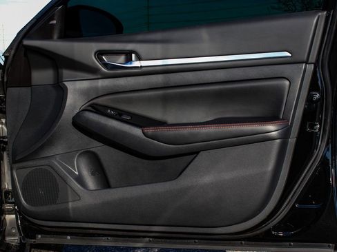 Used 2024 Nissan Altima 2.5 SR image 13