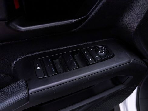 Used 2025 Toyota Tacoma SR5 AWD/4WD image 16