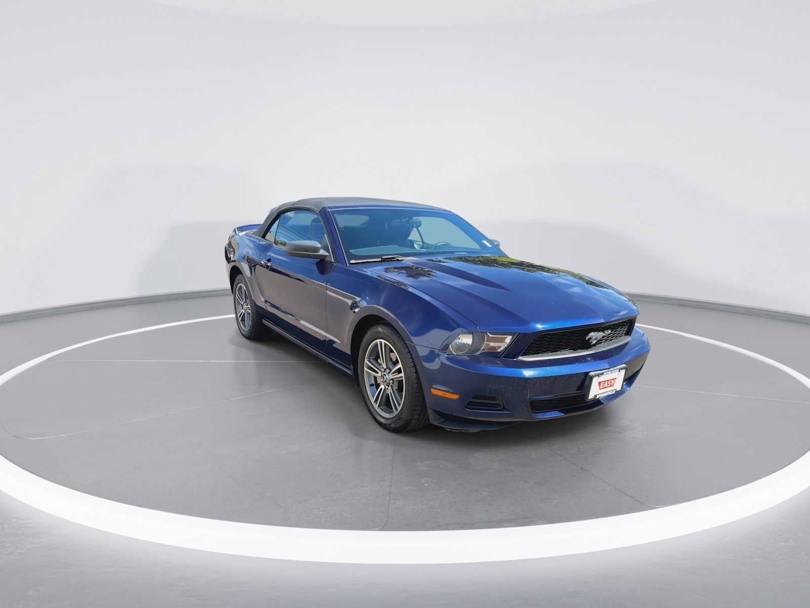 Used 2010 Ford Mustang Convertible RWD image 2