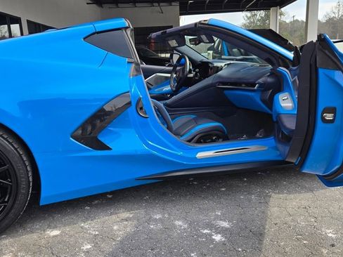 Used 2022 Chevrolet Corvette Stingray w/ Engine Appearance Package image 17