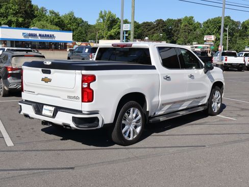Used 2024 Chevrolet Silverado 1500 High Country w/ High Country Premium Package AWD/4WD image 10