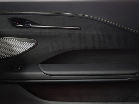 Used 2025 Aston Martin V8 Vantage Coupe image 30