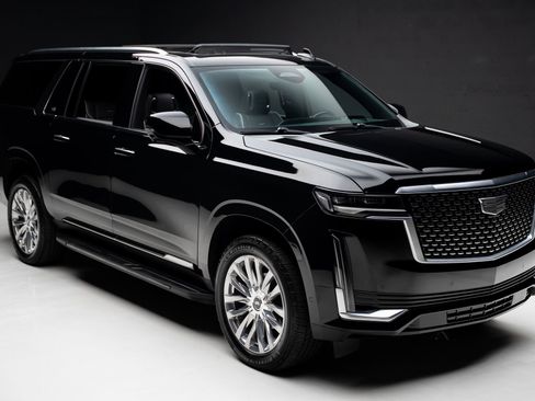 Used 2023 Cadillac Escalade ESV Premium Luxury w/ LPO, Floor Liner Package AWD/4WD image 40