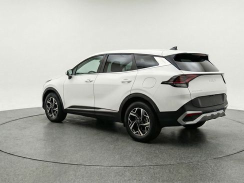 Used 2025 Kia Sportage LX image 6