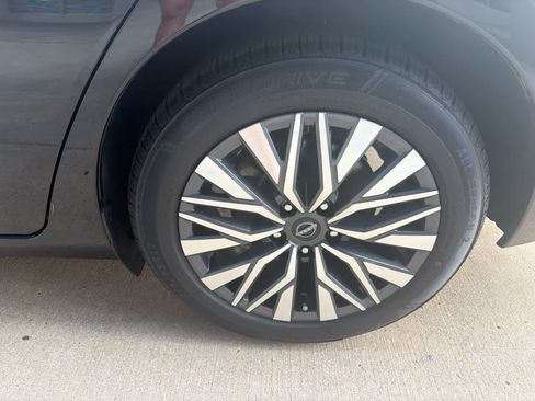 Used 2024 Nissan Altima 2.5 SV FWD image 12