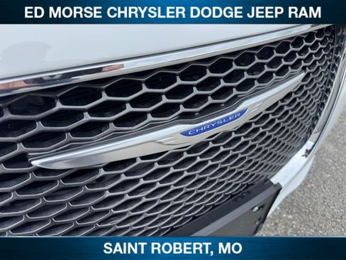 Used 2018 Chrysler 300 Limited w/ Safetytec Plus Group AWD/4WD image 9