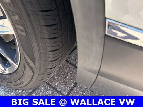 Certified 2023 Volkswagen Tiguan SE FWD image 12