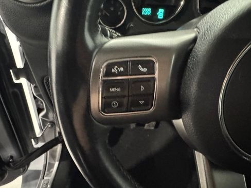 Used 2018 Jeep Wrangler Unlimited Sahara AWD/4WD image 6