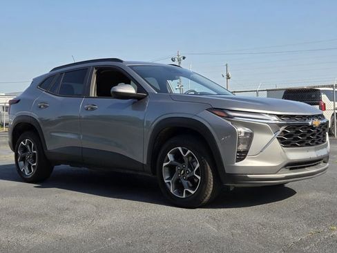Used 2024 Chevrolet Trax LT FWD image 7