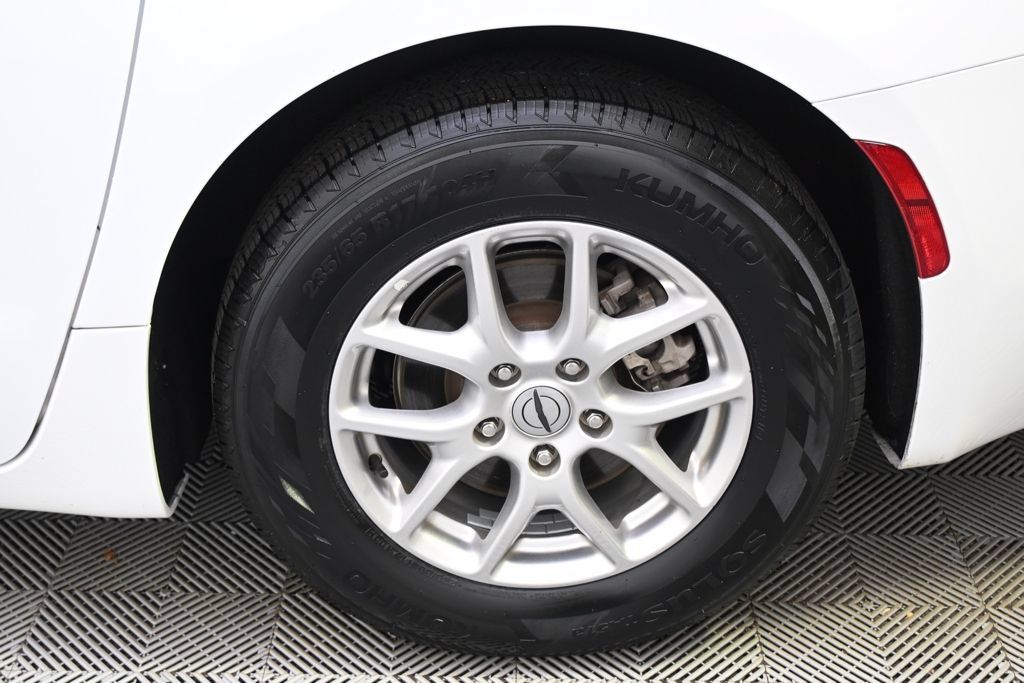 Used 2024 Chrysler Voyager LX FWD image 17